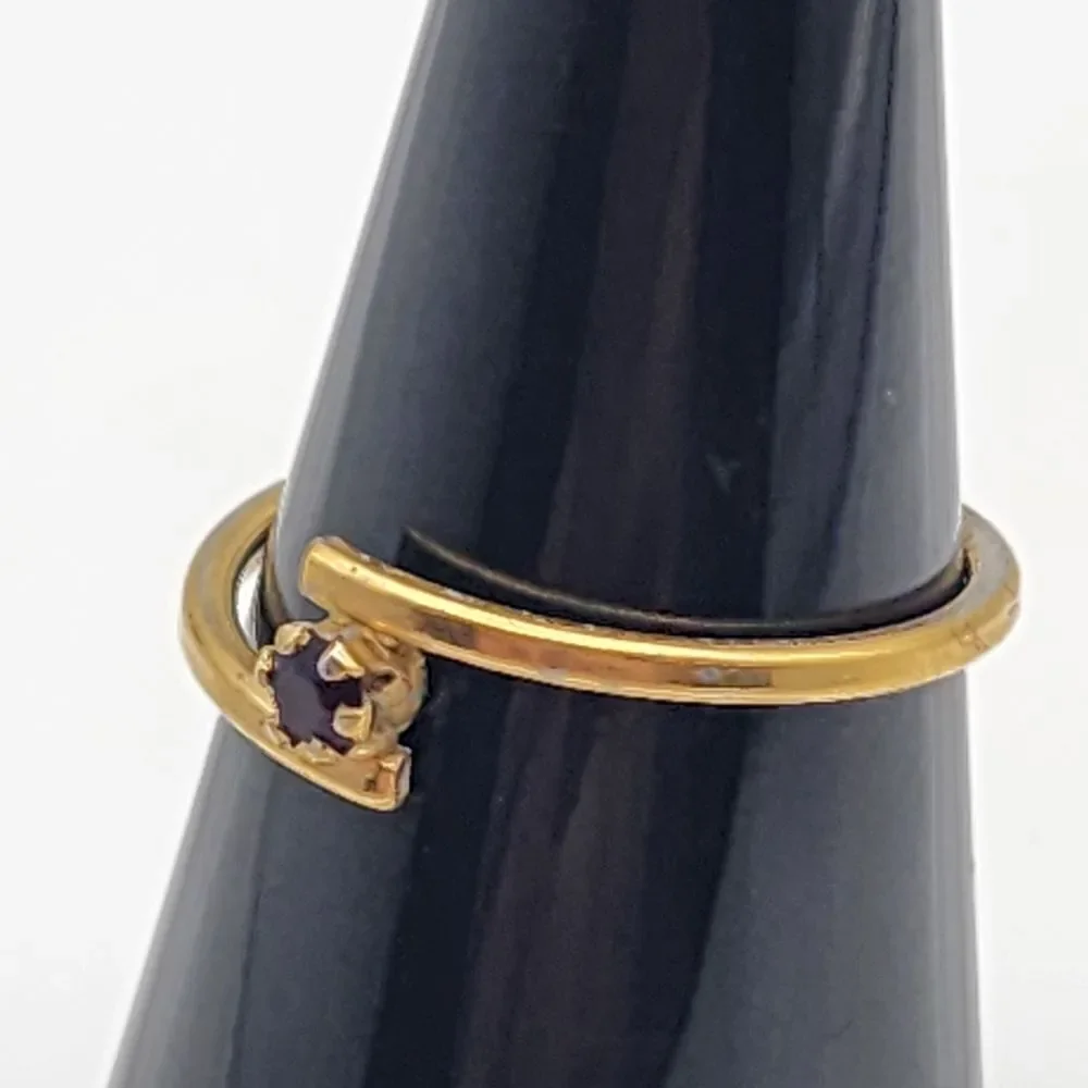 Vintage Avon Gold Tone & Black Rhinestone Ring (7.5)